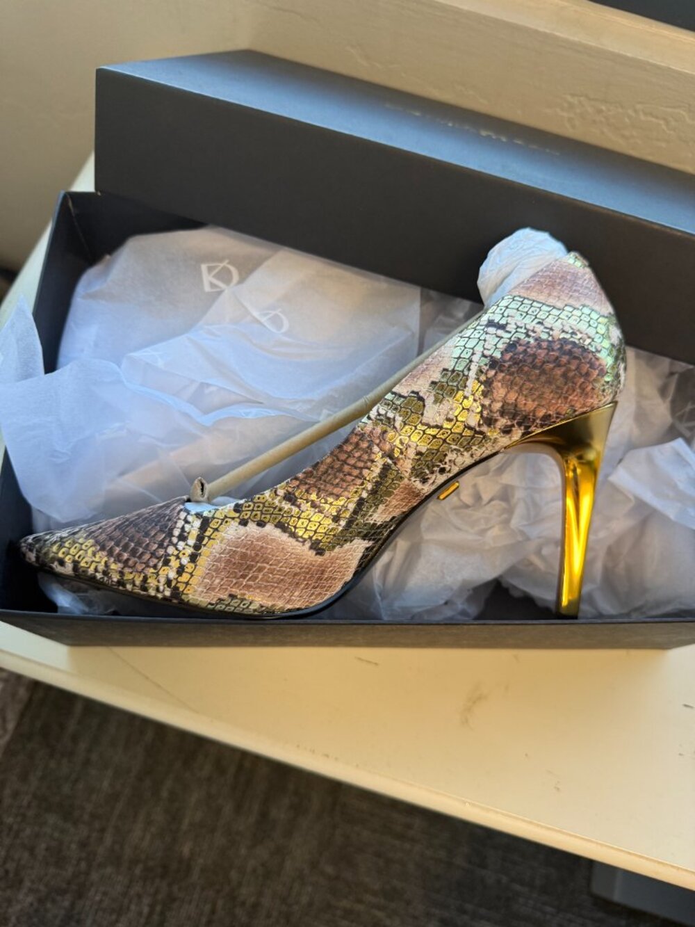 DONNA KARAN NEW YORK "Savita" COGNAC/GOLD Pumps/Heels - Picture 3 of 7